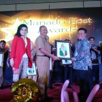 Tatong Bara Terima Penghargaan MP Awards