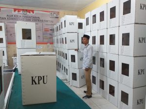 1261 Kotak Suara Dari Kardus Dirakit Di KPU Bolmut