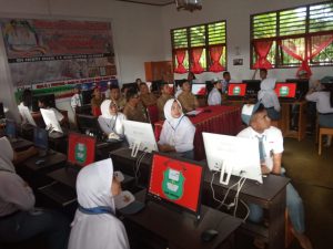 Wabup Boltim Buka UNBK di SMAN I Tutuyan