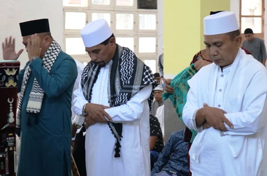 Bupati Boltim Laksanakan Sholat Ied di Mesjid Nur Jannah Tutuyan