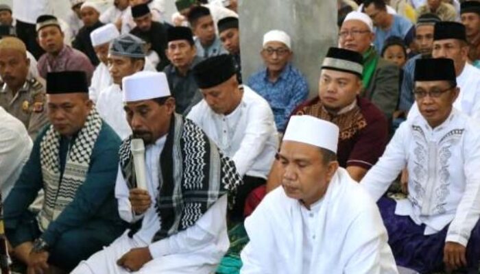 Bupati Sehan Landjar Sholat Ied di Mesjid Nur Jannah Tutuyan