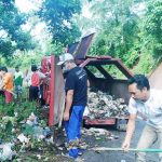 DLH Boltim Bersihkan Timbunan Sampah Liar