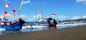 Lomba Perahu Hias Diikuti Enam Peserta