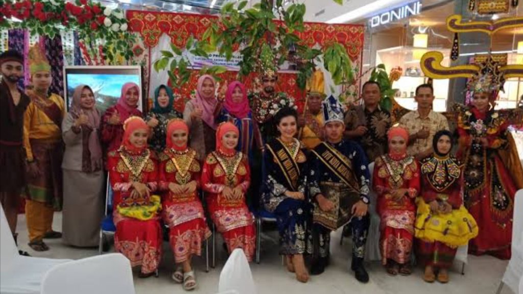 Tampil Memukau, Pemkot Raih Juara II Carnaval Budaya Festival Pesona Bunaken 2019
