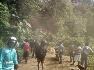 Warga Tolak Pembangunan Jalan Perkebunan Pelangi – Tobongon