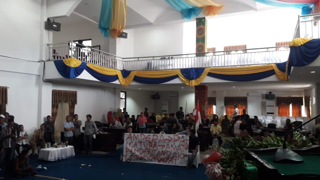 Demo Mahasiswa Warnai Pelantikan Anggota DPRD Boltim