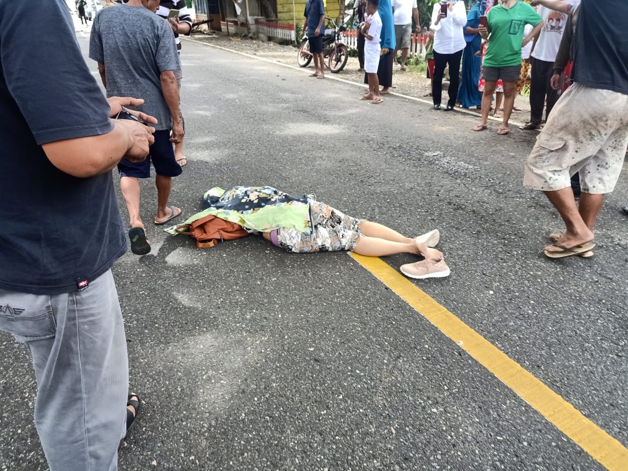 Korban Kecelakaan Lalulintas akibat Tertimpa Pohong Tumbang.