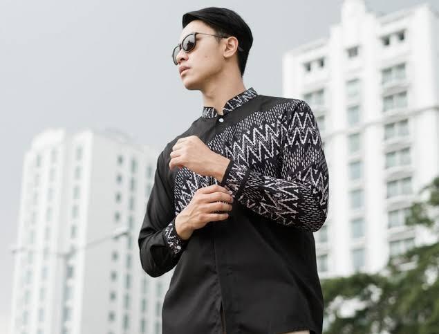 https://www.google.com/amp/s/review.bukalapak.com/amp/mens-style/inspirasi-baju-lebaran-pria-terbaru-modern-114551