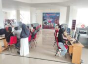 Antusias Mahasiswa STMIK Multicom Kotamobagu di Perpustakaan Daerah Kotamobagu