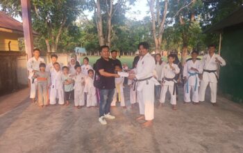 NK-STA Serahkan Bantuan Uang Pembinaan Karateka BKC